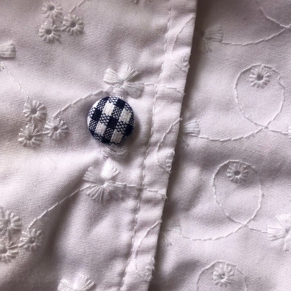 Embroidered Button-Up Tank - Picture 3 of 5